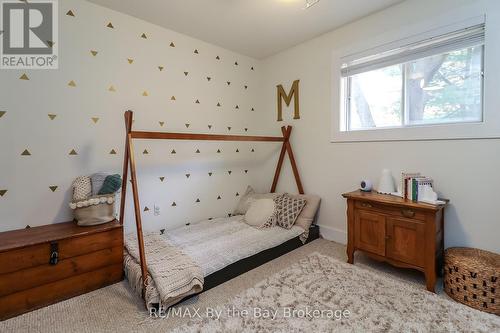 109 Knox Road W, Wasaga Beach, ON - Indoor Photo Showing Bedroom