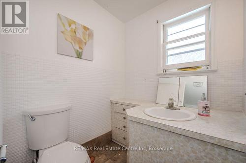 113 Elizabeth Street, Guelph (Two Rivers), ON - Indoor Photo Showing Bathroom