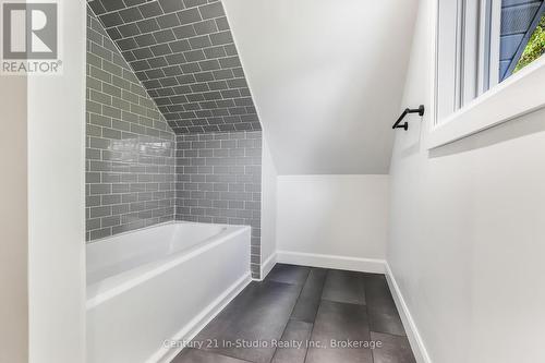 631 Louis Street, Saugeen Shores, ON - Indoor Photo Showing Bathroom