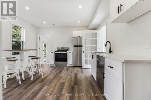 631 Louis Street, Saugeen Shores, ON - Indoor Photo Showing Kitchen With Upgraded Kitchen