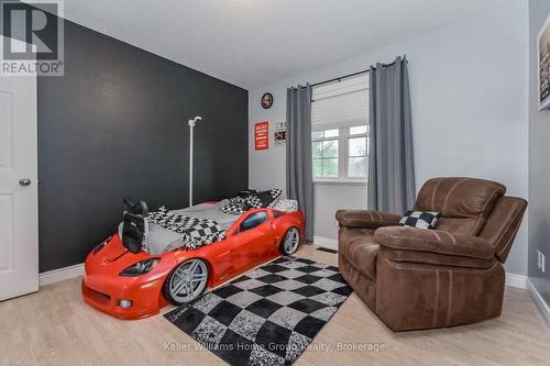 421 Wellington Rd 18, Centre Wellington (Elora/Salem), ON - Indoor Photo Showing Bedroom