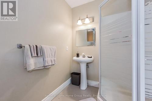 421 Wellington Rd 18, Centre Wellington (Elora/Salem), ON - Indoor Photo Showing Bathroom