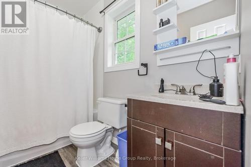 421 Wellington Rd 18, Centre Wellington (Elora/Salem), ON - Indoor Photo Showing Bathroom