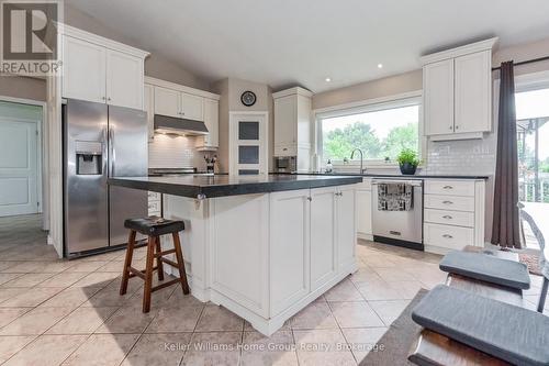 421 Wellington Rd 18, Centre Wellington (Elora/Salem), ON - Indoor Photo Showing Kitchen With Upgraded Kitchen