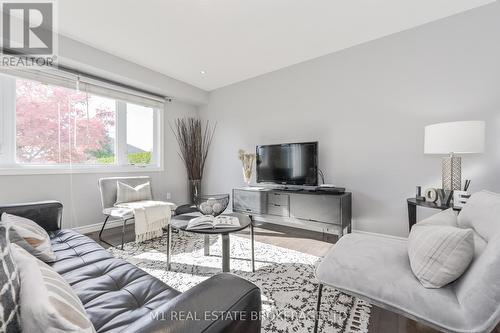 66 Healey Street, Centre Wellington (Elora/Salem), ON - Indoor Photo Showing Living Room