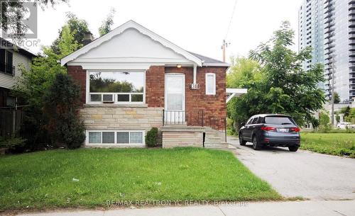 38 Finch Avenue W, Toronto, ON - Outdoor