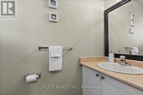 607 Southwood Way, Woodstock (Woodstock - South), ON - Indoor Photo Showing Bathroom