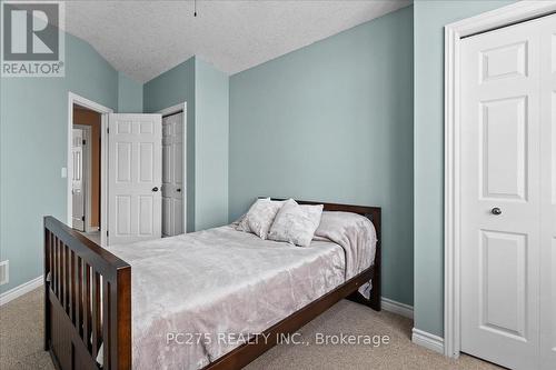 607 Southwood Way, Woodstock (Woodstock - South), ON - Indoor Photo Showing Bedroom