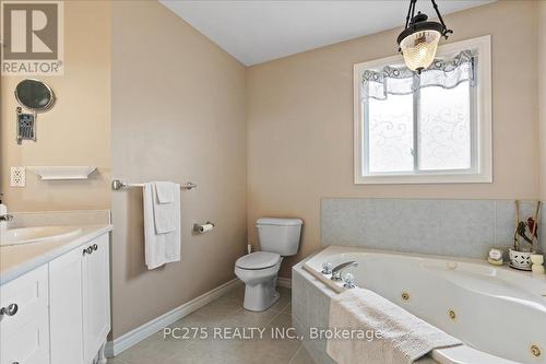 607 Southwood Way, Woodstock (Woodstock - South), ON - Indoor Photo Showing Bathroom