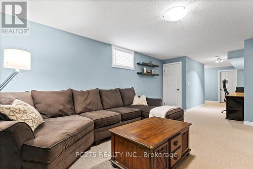 607 Southwood Way, Woodstock (Woodstock - South), ON - Indoor Photo Showing Living Room