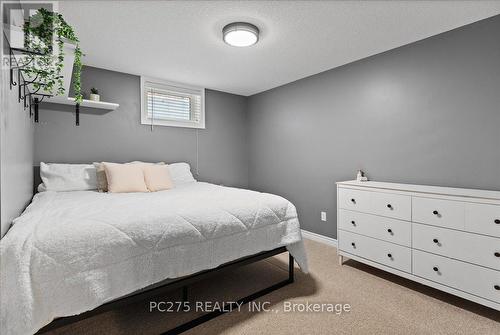 607 Southwood Way, Woodstock (Woodstock - South), ON - Indoor Photo Showing Bedroom