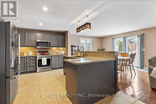 607 Southwood Way, Woodstock (Woodstock - South), ON - Indoor Photo Showing Kitchen With Upgraded Kitchen