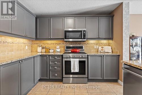 607 Southwood Way, Woodstock (Woodstock - South), ON - Indoor Photo Showing Kitchen