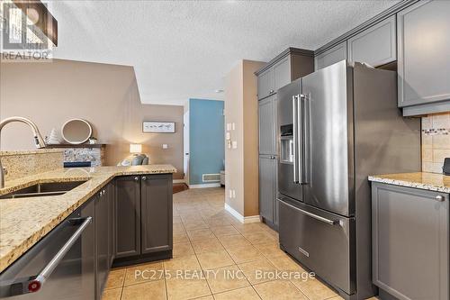 607 Southwood Way, Woodstock (Woodstock - South), ON - Indoor Photo Showing Kitchen With Double Sink