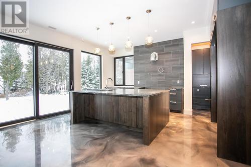 937 Sunnyside Beach Rd, Sault Ste. Marie, ON - Indoor Photo Showing Kitchen With Upgraded Kitchen