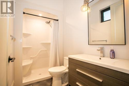 937 Sunnyside Beach Rd, Sault Ste. Marie, ON - Indoor Photo Showing Bathroom