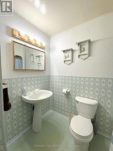 237 Devonshire Avenue, Iroquois Falls, ON - Indoor Photo Showing Bathroom