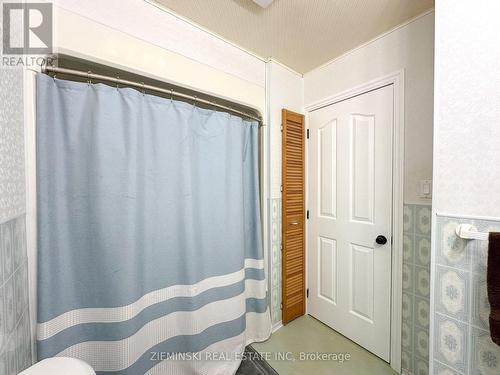 237 Devonshire Avenue, Iroquois Falls, ON - Indoor Photo Showing Bathroom