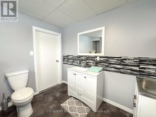 237 Devonshire Avenue, Iroquois Falls, ON - Indoor Photo Showing Bathroom