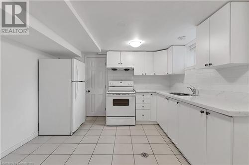 84 Weber Street S, Waterloo, ON - Indoor Photo Showing Kitchen