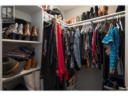 Walk-in closet - 