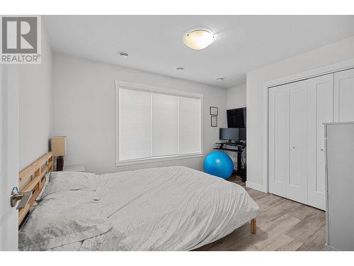 2 bedrooms - 1400-1404 Braemar Street, Kelowna, BC - Indoor Photo Showing Bedroom