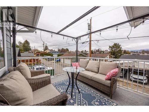 Great deck - 1400-1404 Braemar Street, Kelowna, BC - Outdoor With Exterior