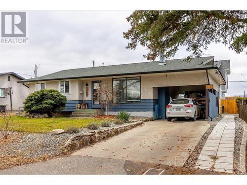 with a carport - 1400-1404 Braemar Street, Kelowna, BC - Outdoor