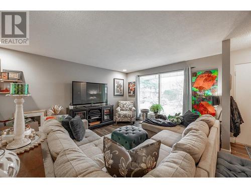 Living room of main home - 1400-1404 Braemar Street, Kelowna, BC - Indoor Photo Showing Living Room