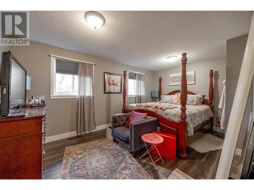 Primary bedroom, 3 beds total - 1400-1404 Braemar Street, Kelowna, BC - Indoor Photo Showing Bedroom