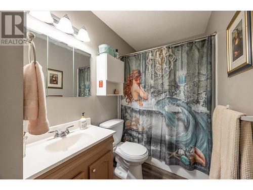 There are 2 bathrooms - 1400-1404 Braemar Street, Kelowna, BC - Indoor Photo Showing Bathroom