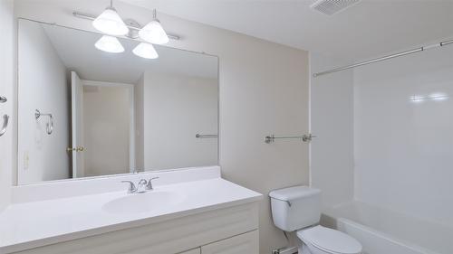 108C-735 Cook Road, Kelowna, BC - Indoor Photo Showing Bathroom