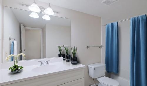 108C-735 Cook Road, Kelowna, BC - Indoor Photo Showing Bathroom