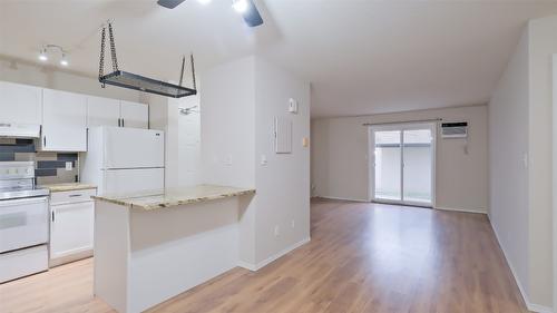 108C-735 Cook Road, Kelowna, BC - Indoor Photo Showing Kitchen