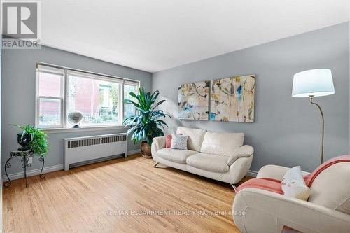 3 - 137 Emerald Street S, Hamilton, ON - Indoor Photo Showing Living Room