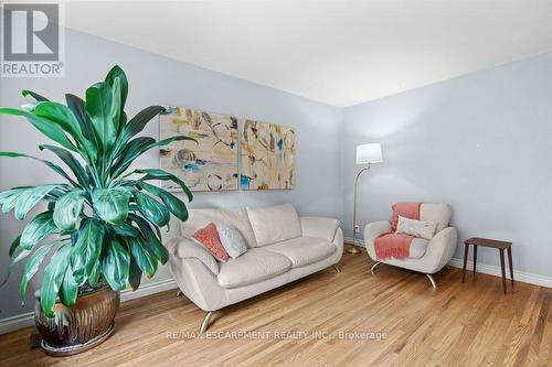 3 - 137 Emerald Street S, Hamilton, ON - Indoor Photo Showing Living Room