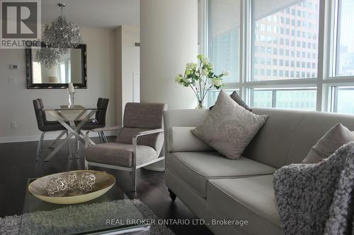 1603 - 33 Bay Street, Toronto, ON - Indoor Photo Showing Living Room