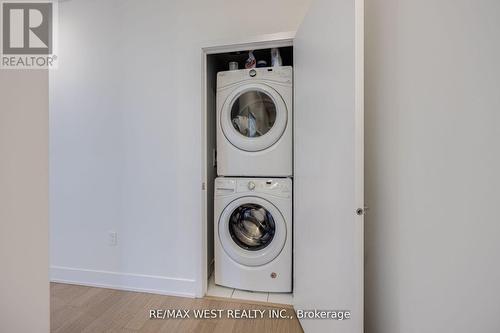 702 - 20 Shore Breeze Drive, Toronto, ON - Indoor Photo Showing Laundry Room