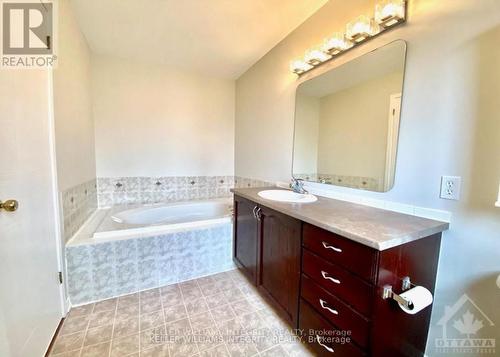 595 Renaissance Drive, Ottawa, ON - Indoor Photo Showing Bathroom