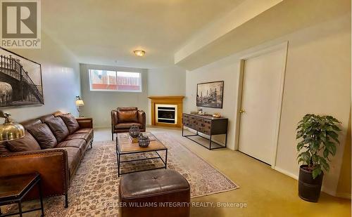 595 Renaissance Drive, Ottawa, ON - Indoor Photo Showing Living Room