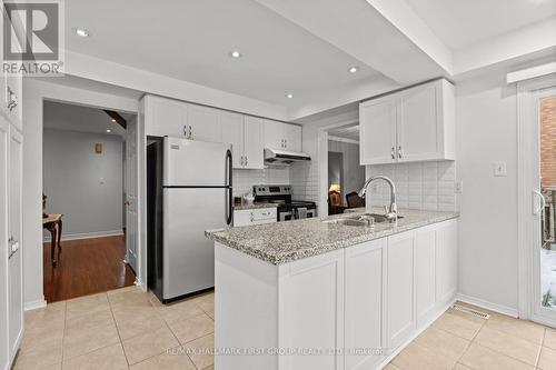 18 Intrepid Drive, Whitby, ON - Indoor Photo Showing Kitchen With Upgraded Kitchen