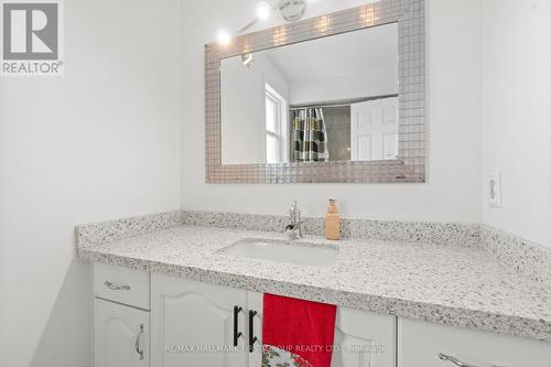 18 Intrepid Drive, Whitby, ON - Indoor Photo Showing Bathroom