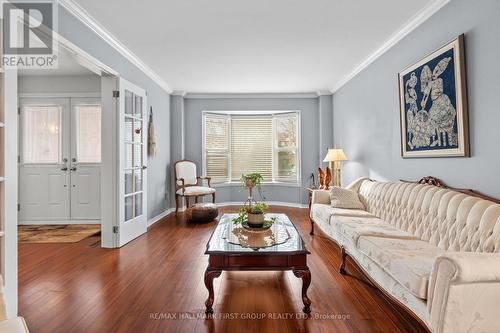 18 Intrepid Drive, Whitby, ON - Indoor Photo Showing Living Room