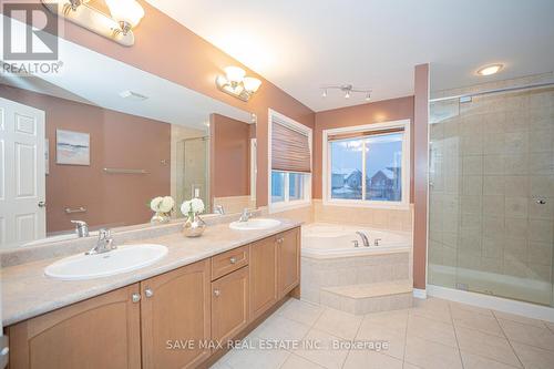 319 Robert Ferrie Drive, Kitchener, ON - Indoor Photo Showing Bathroom