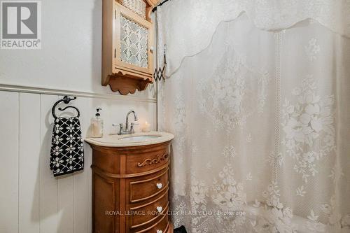 1303 Maryhill Road E, Woolwich, ON - Indoor Photo Showing Bathroom