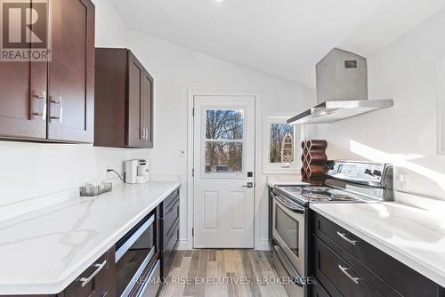 10 Greer Street, Kingston, ON - Indoor Photo Showing Kitchen