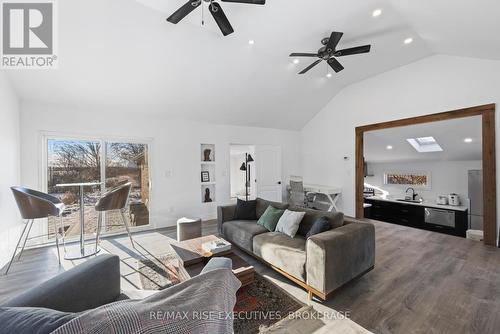 10 Greer Street, Kingston, ON - Indoor Photo Showing Living Room