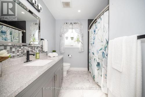 14 Church Street, Laurentian Hills, ON - Indoor Photo Showing Bathroom