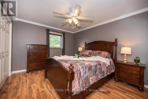 14 Church Street, Laurentian Hills, ON - Indoor Photo Showing Bedroom