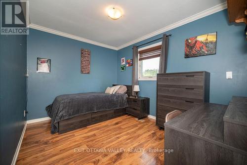 14 Church Street, Laurentian Hills, ON - Indoor Photo Showing Bedroom